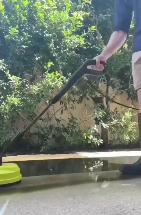 Surface cleaner on aggregate concrete
